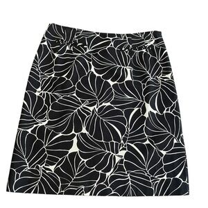 Talbots Petites Stretch black and cream leaf print lined skirt size 10